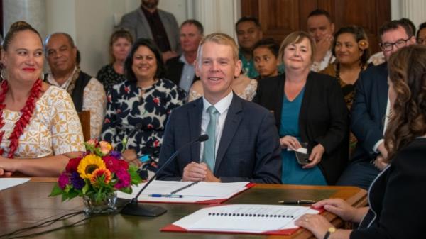 希普金斯宣誓就任新西兰总理，承诺重点发展经济